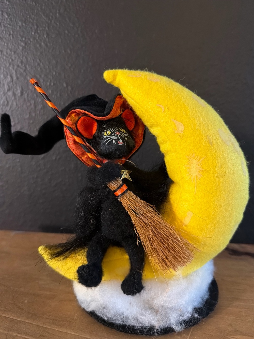 Annalee Dolls 2009 Moonlight Black Cat on Moon Halloween Felt Figurine #300509